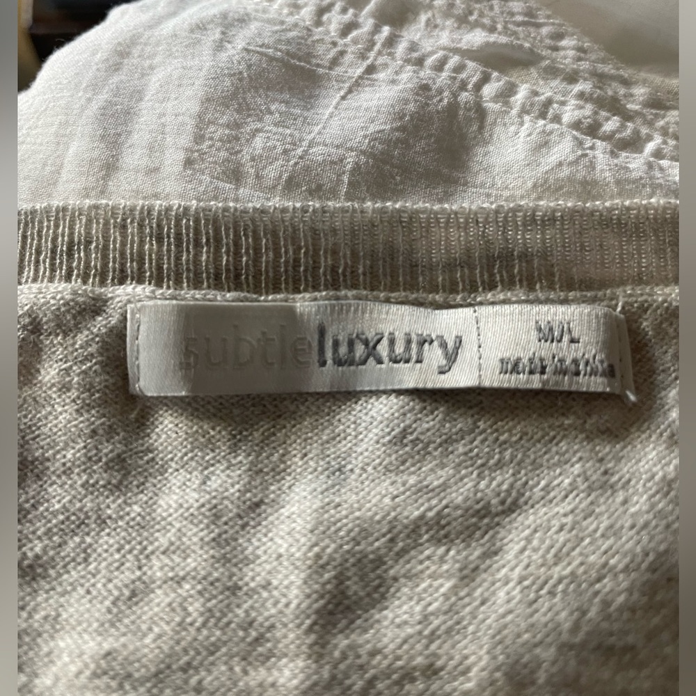 SMILE Sweater - Picture 6 of 6